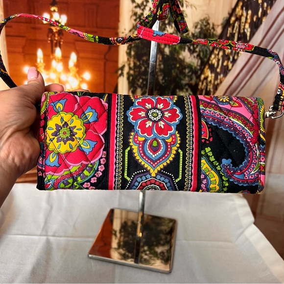 Vera Bradley Symphony in Hue Hot Pink Paisley Wallet with Daisy internal Print - Picture 4 of 17